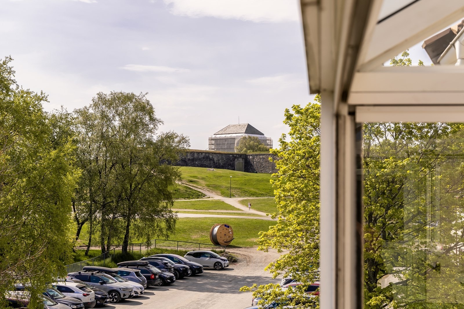 Fra balkongen er det direkte utsikt til idylliske Festningen. Galleribilde