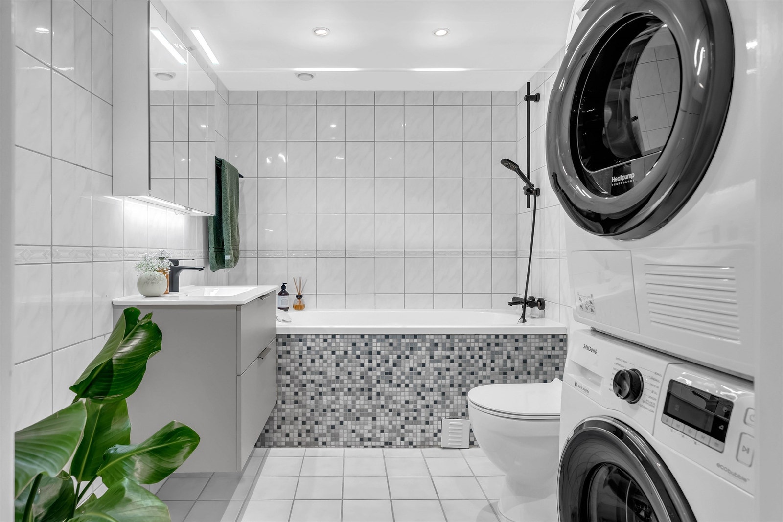 Baderom fra byggeår med innredning fra 2022 Galleribilde