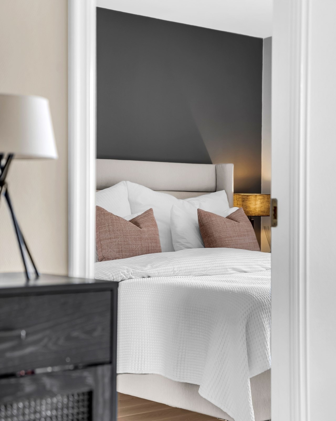 Fra stuen er det adkomst til hovedsoverommet Galleribilde