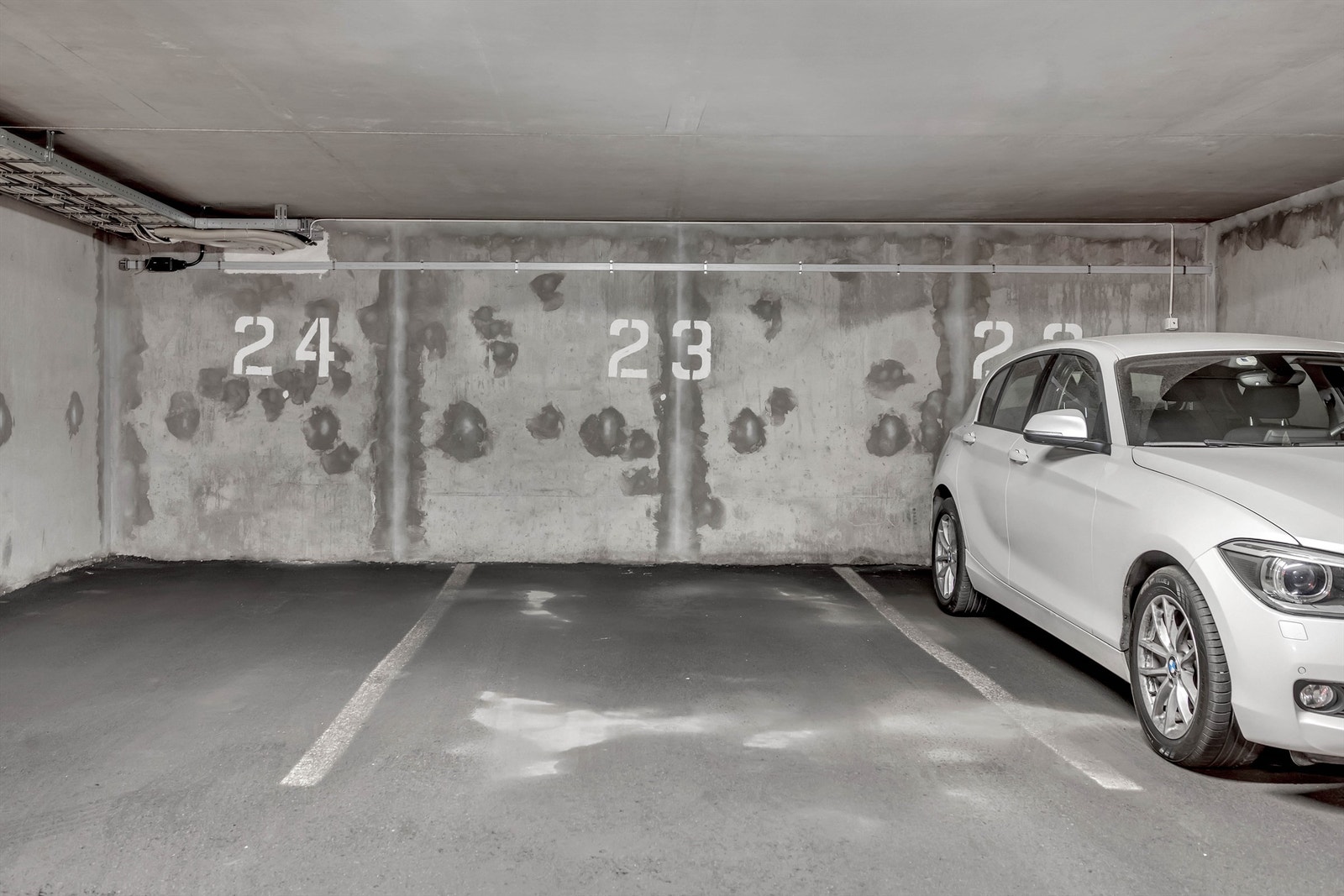 Parkeringsplass i felles garasjeanlegg Galleribilde