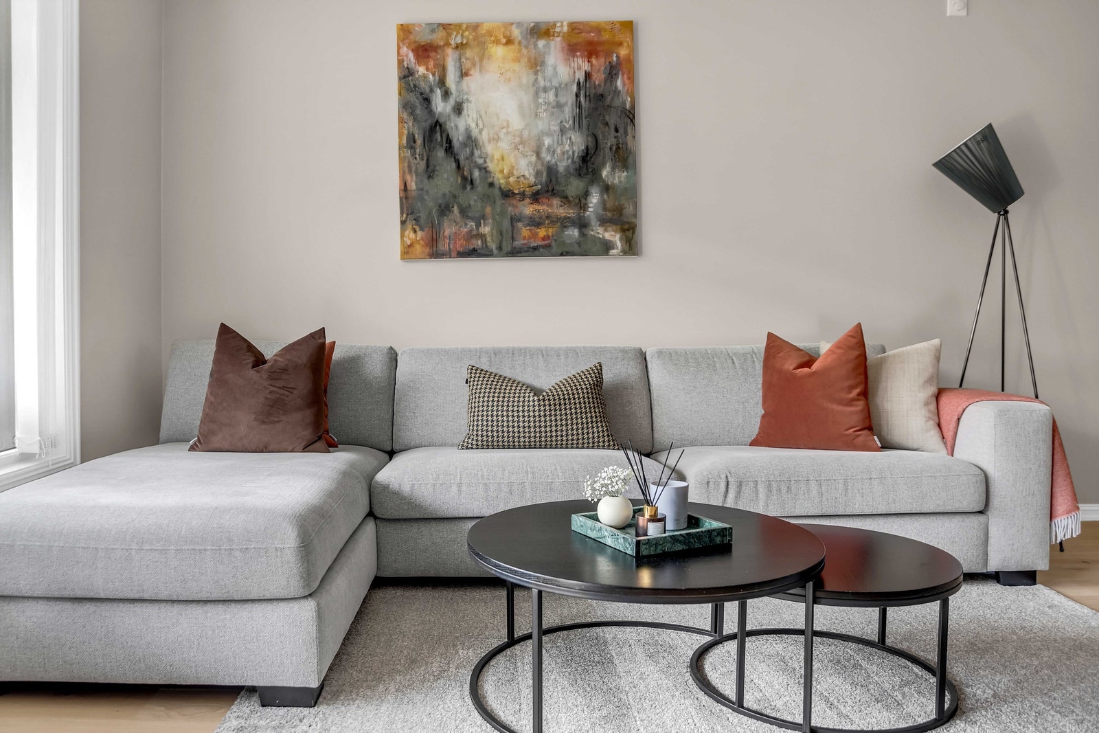 Leiligheten er malt i svært tidsriktige farger Galleribilde