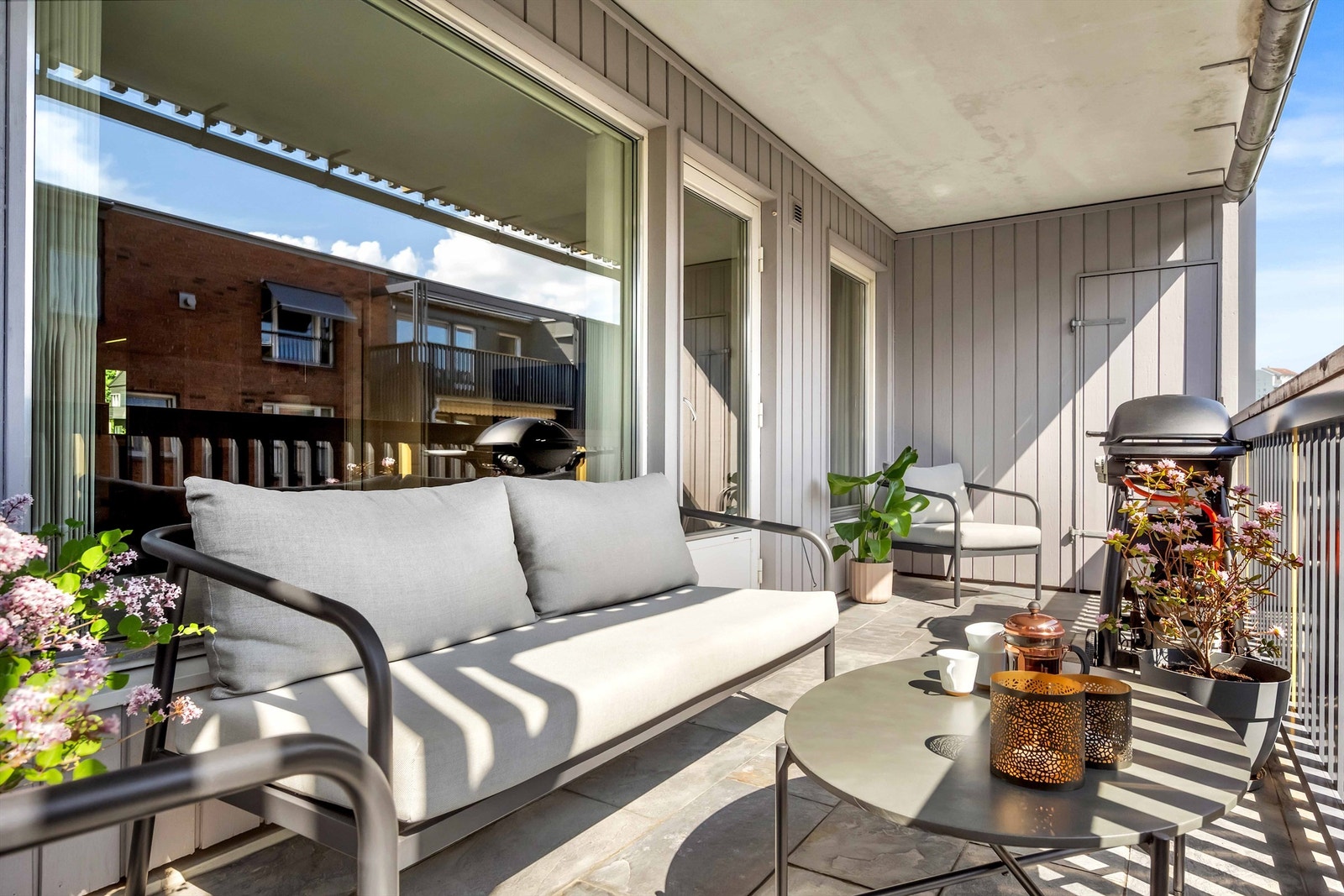 Her er det god plass for utemøbler og grill Galleribilde