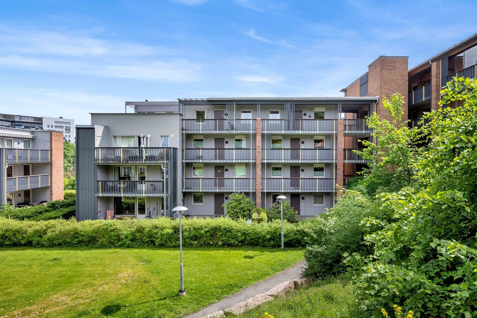 Et rolig og hyggelig sameie i særdeles frodige og fine arealer Galleribilde