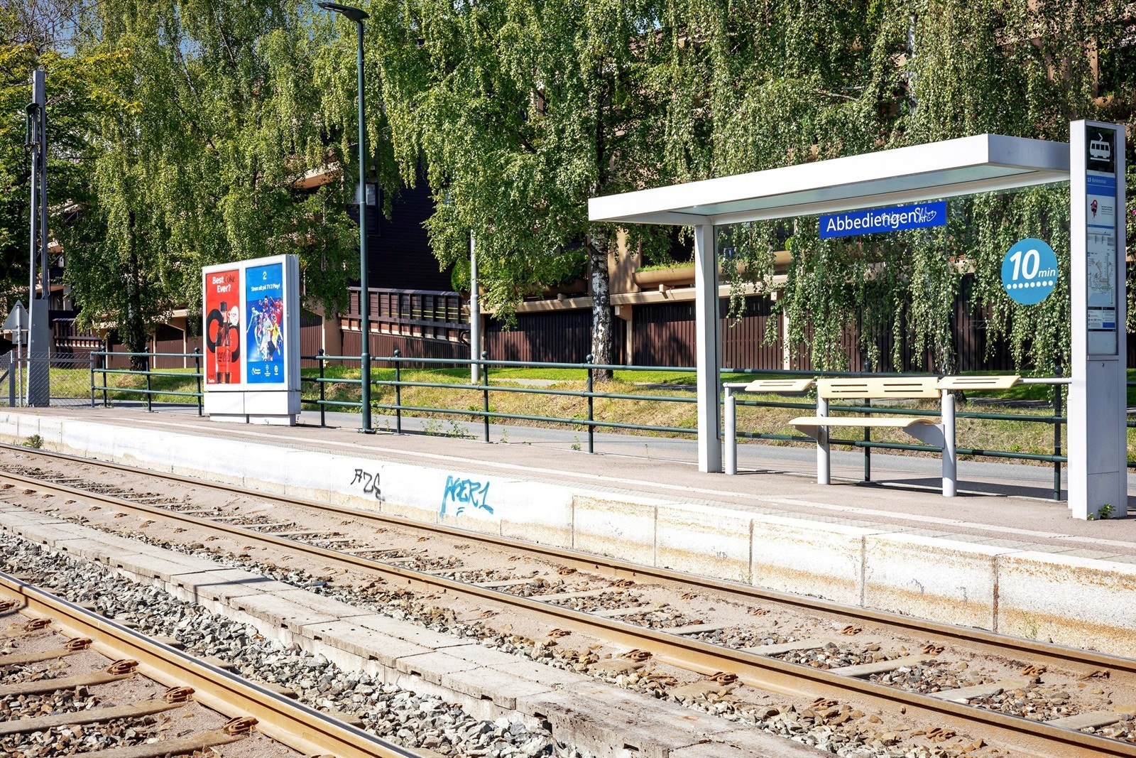 Trikkeholdeplassen på Abbediengen er få minutters gange fra leiligheten Galleribilde