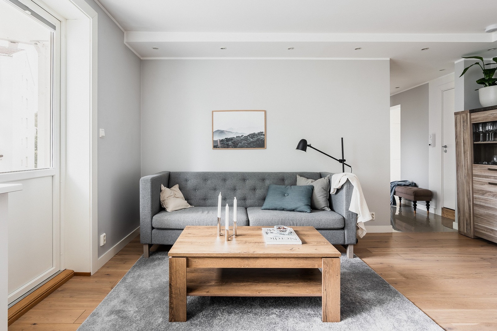 Lys og luftig 3-roms leilighet. Fra stuen har du utgang til balkongen. Galleribilde