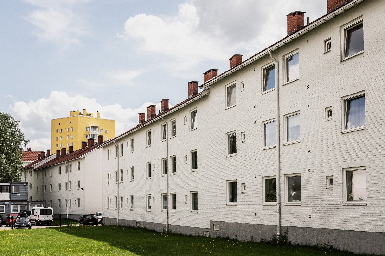 God lagringsplass i hhv. to disponible kjellerboder og en loftsbod. Galleribilde