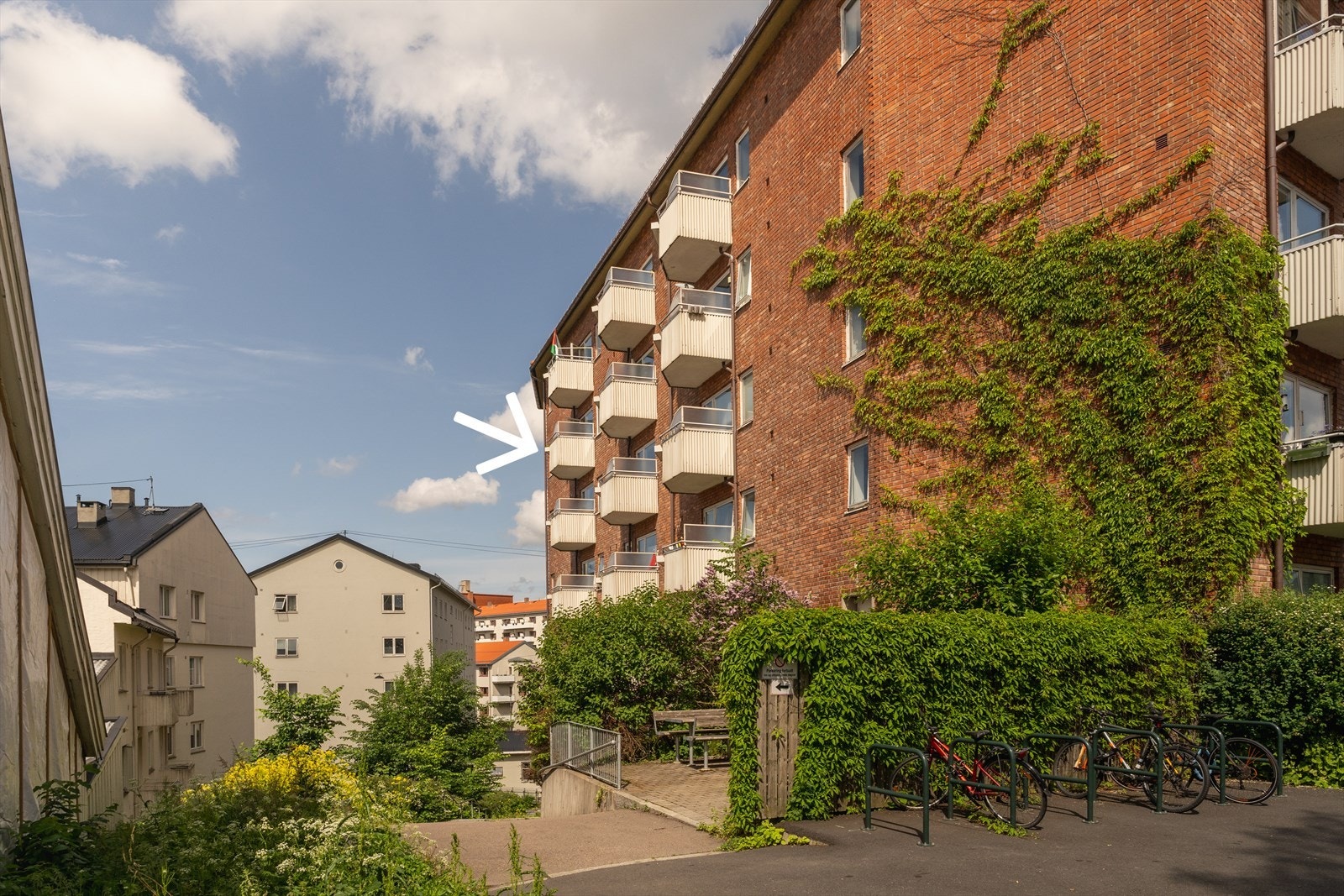 Nærområdet byr på vakre grøntarealer som Iladalen og St. Hanshaugen park, ideelt for rekreasjon og avslapning. Galleribilde