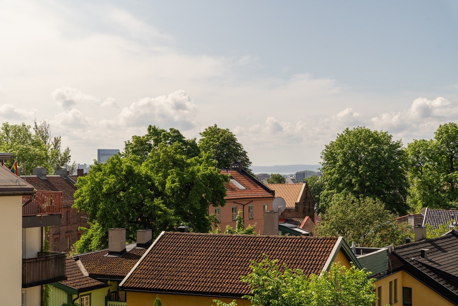 Dette er en superkoselig leilighet helt på toppen av Iladalen, mellom Sagene og Grünerløkka. Galleribilde
