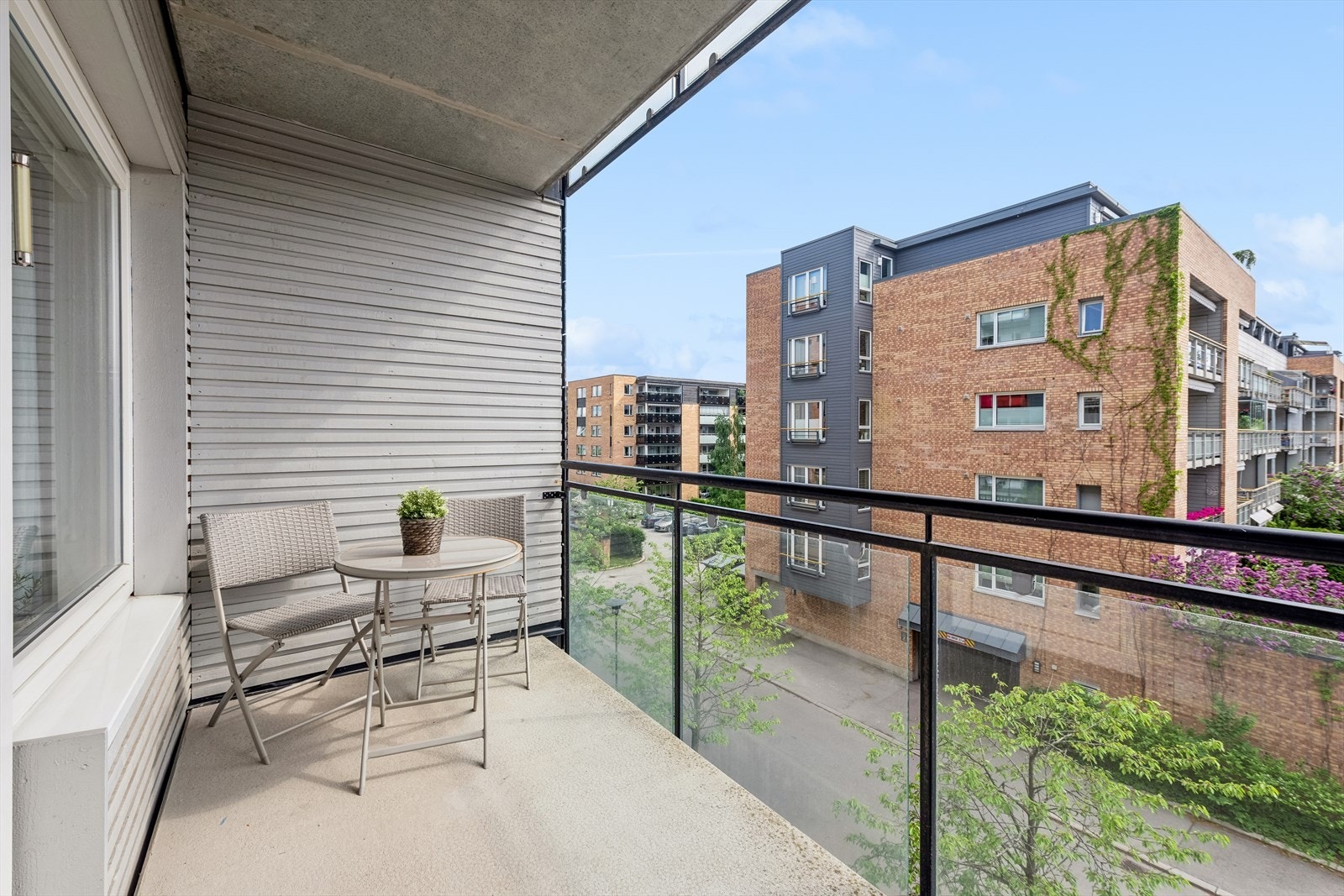 Fra stuen har du direkte adgang til en sjarmerende balkong på rundt 5,4m². Galleribilde