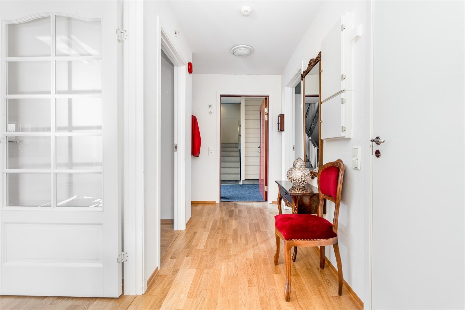 Leiligheten har en hyggelig entré som ønsker velkommen inn! Galleribilde