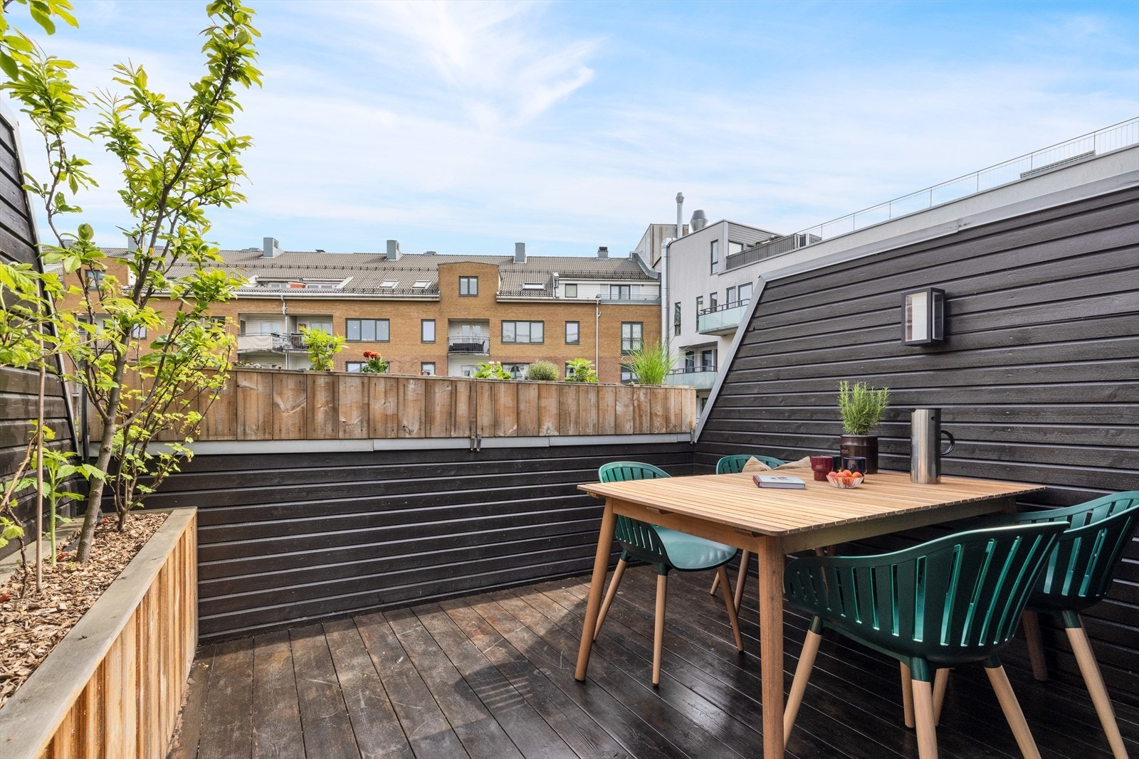 - Takterrassen ligger skjermet til fra naboene - Galleribilde