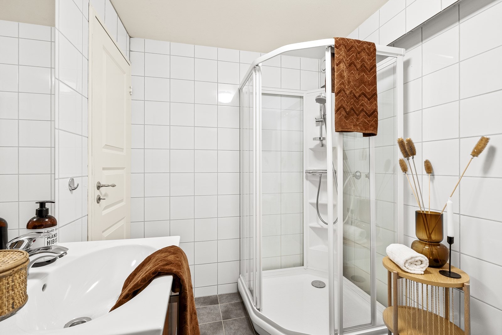 Bad med opplegg for vaskemaskin Galleribilde