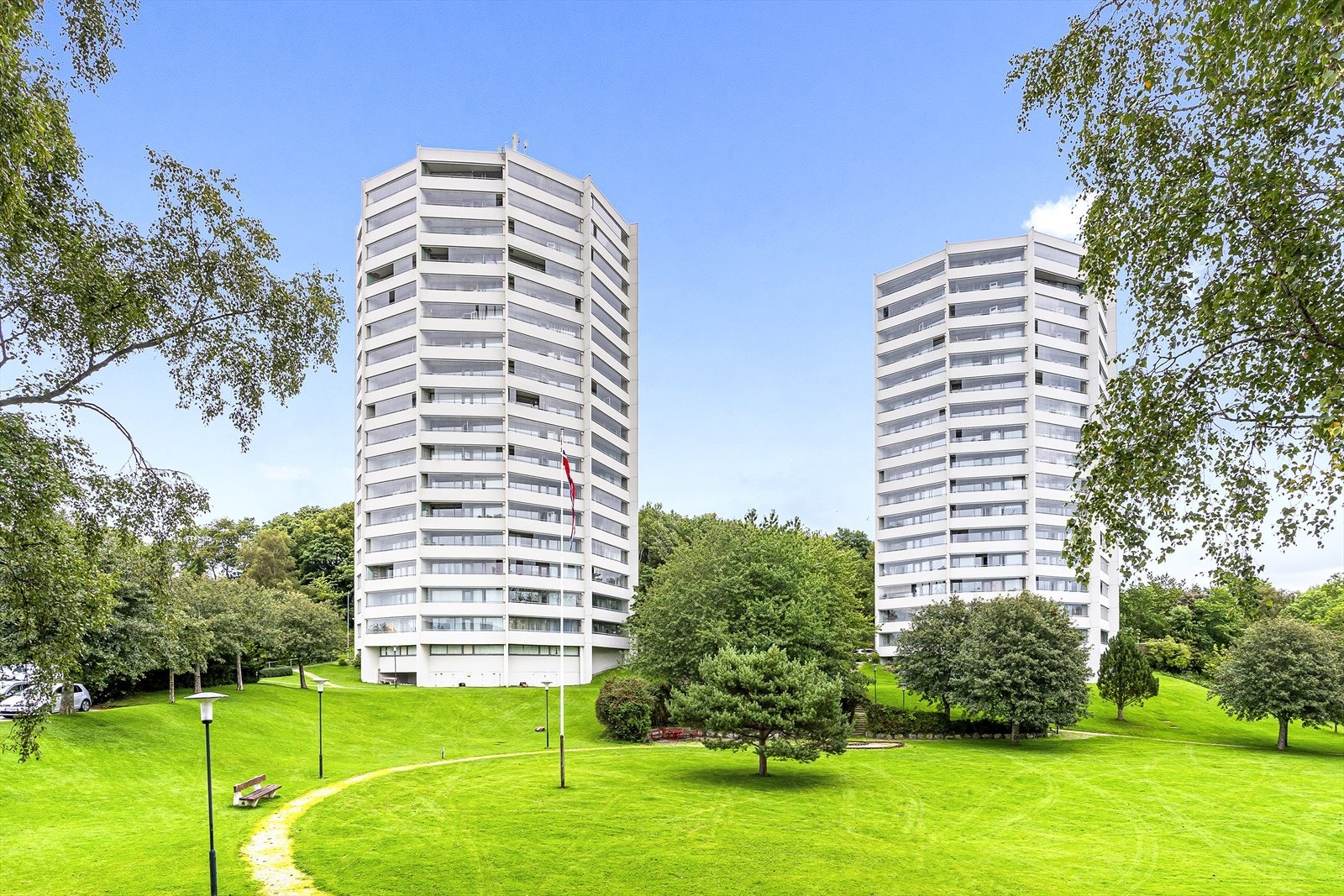 EiendomsMegler 1 v/ Nikolai Tvedt presenterer Rosenli 15! Galleribilde