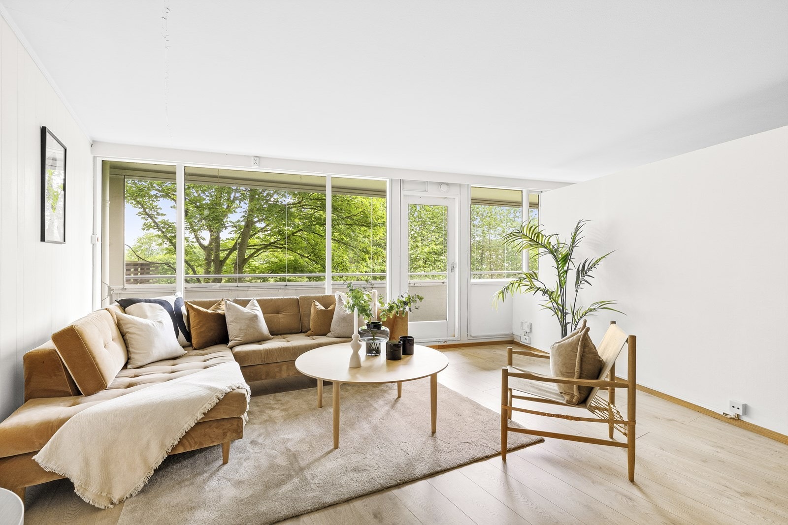 Fra stuen er det utgang til herlig innglasset balkong Galleribilde