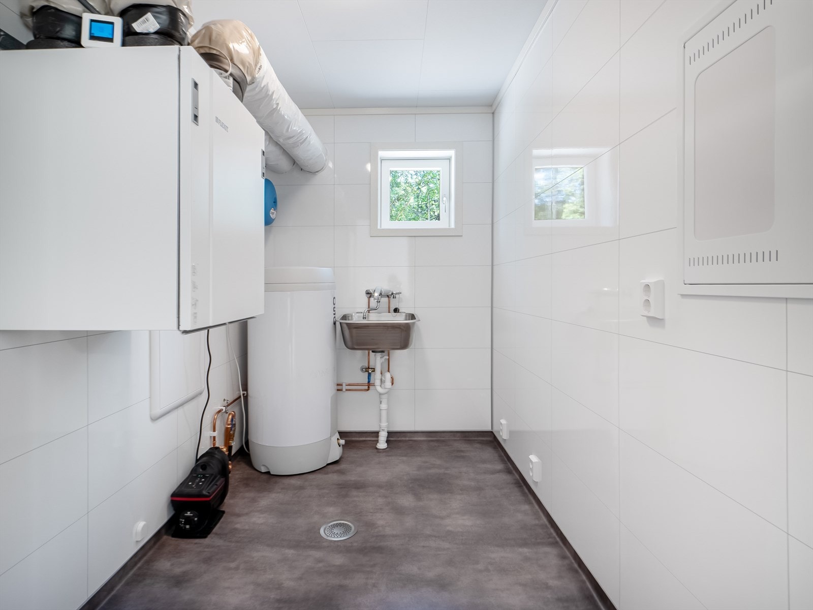 Innvendig bod/teknisk rom. Galleribilde