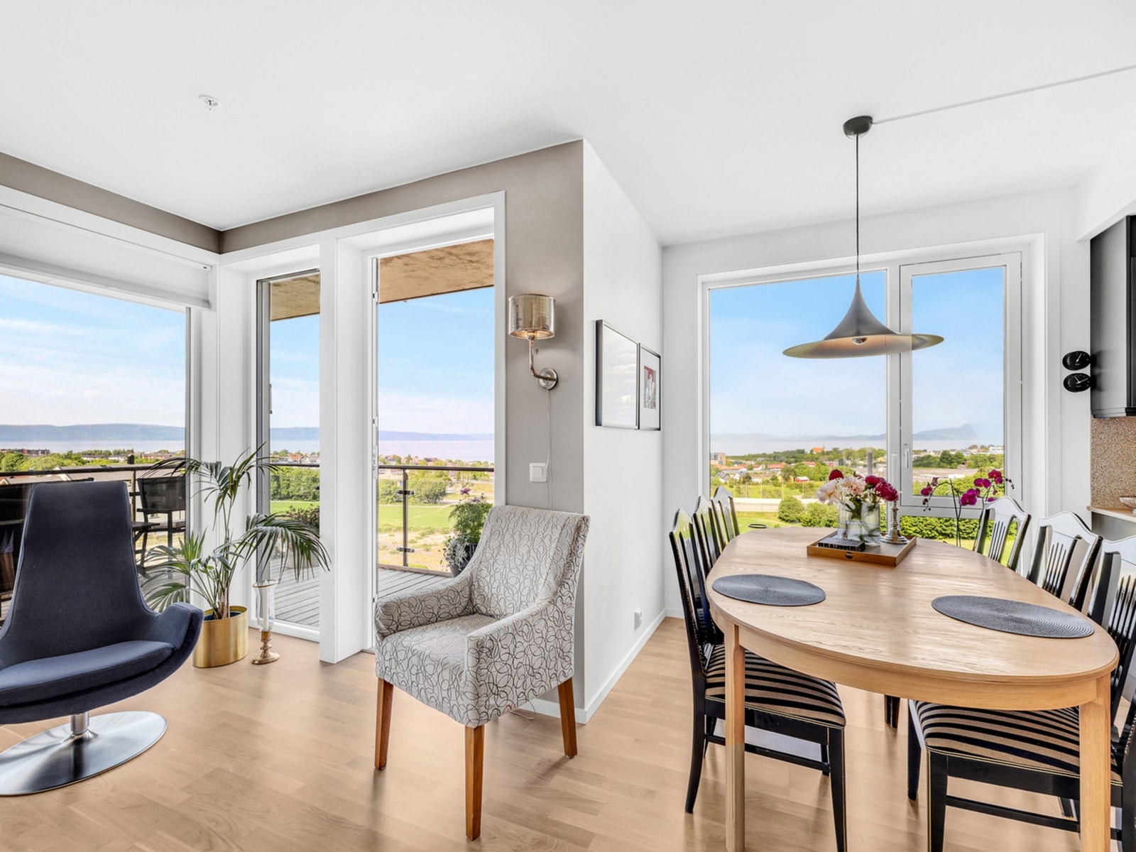 Lave felleskostnader som inkluderer blant annet TV- og internettpakke, oppvarming/varmtvann og kommunale avgifter. Galleribilde