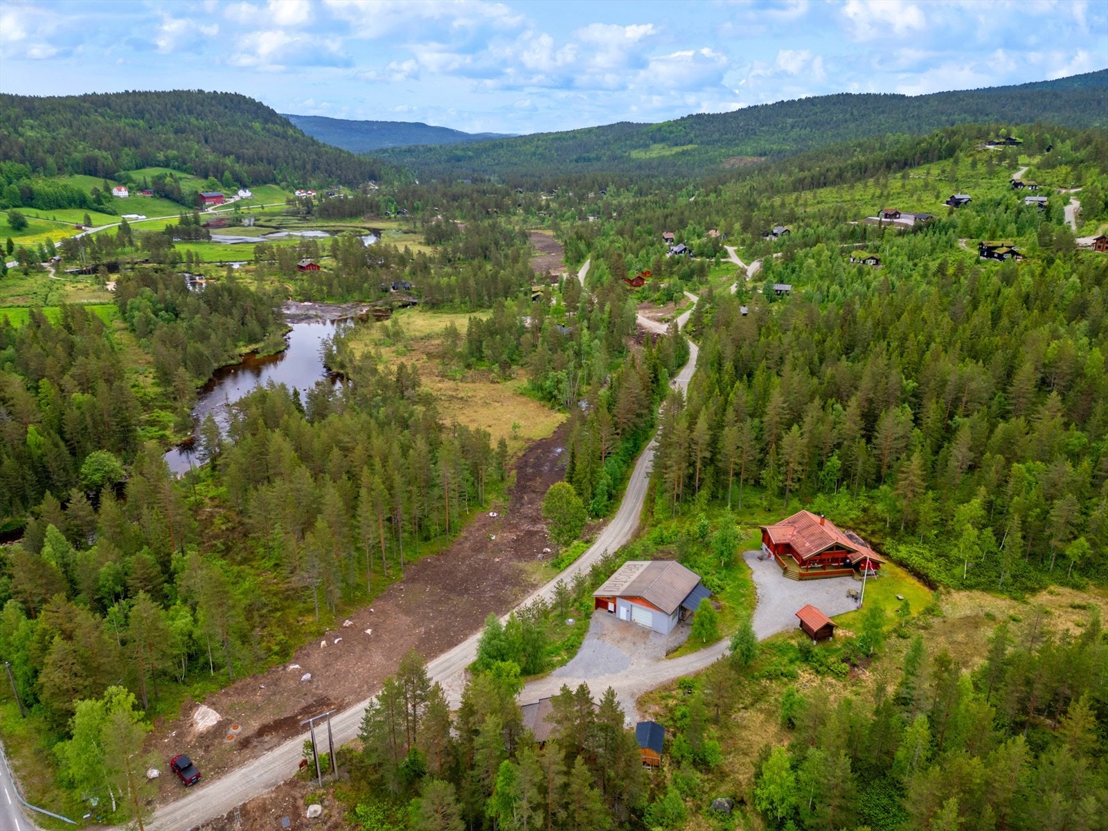 Boligen ligger ved innkjørselen til Lia Hyttegrend Galleribilde