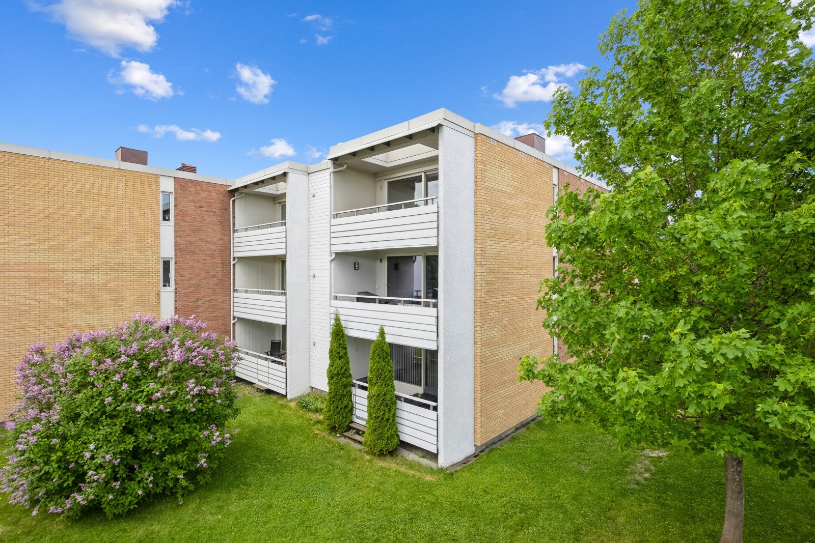 Leiligheten ligger luftig og fint til i 3. etasje med adkomst via felles trapperom. Galleribilde