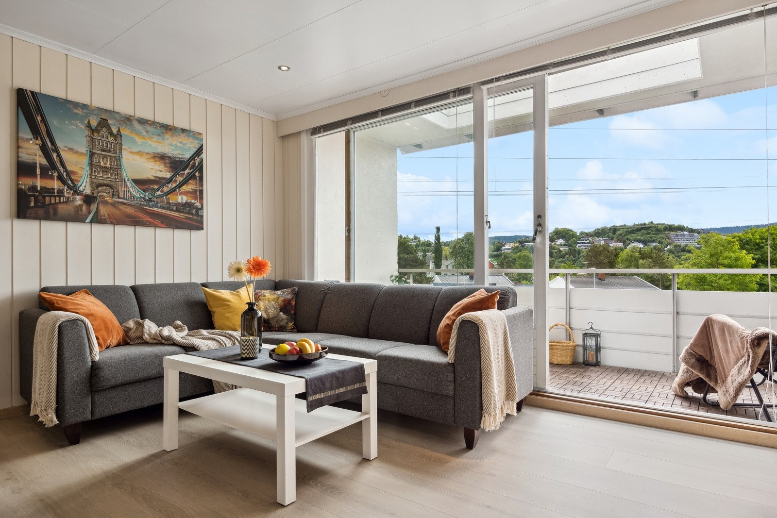 Proaktiv Eiendomsmegling v/Christian Schjetne har gleden av å presentere en flott 2-roms toppleilighet i Moholt Borettslag. Galleribilde