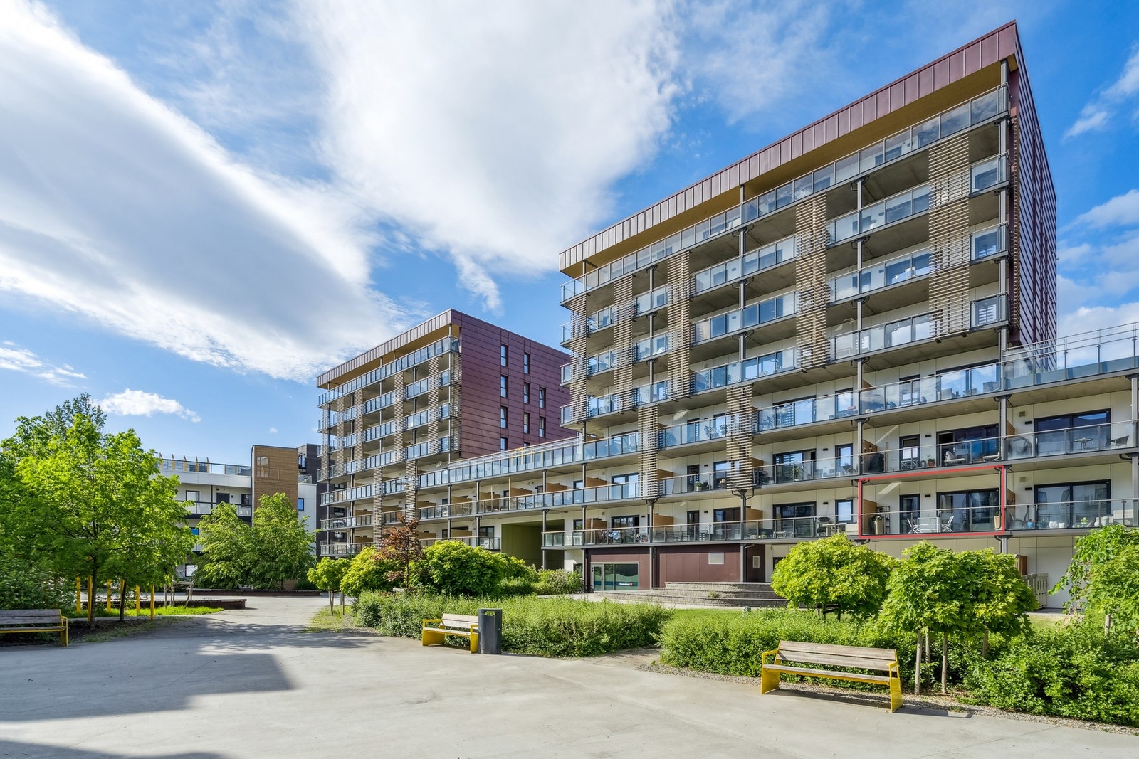 Leiligheten ligger sentralt til på populære Lilleby. Kort gangavstand til bl. annet dagligvarebutikker, treningssentre, shoppingsentre, kollektivtransport og turstier. Galleribilde