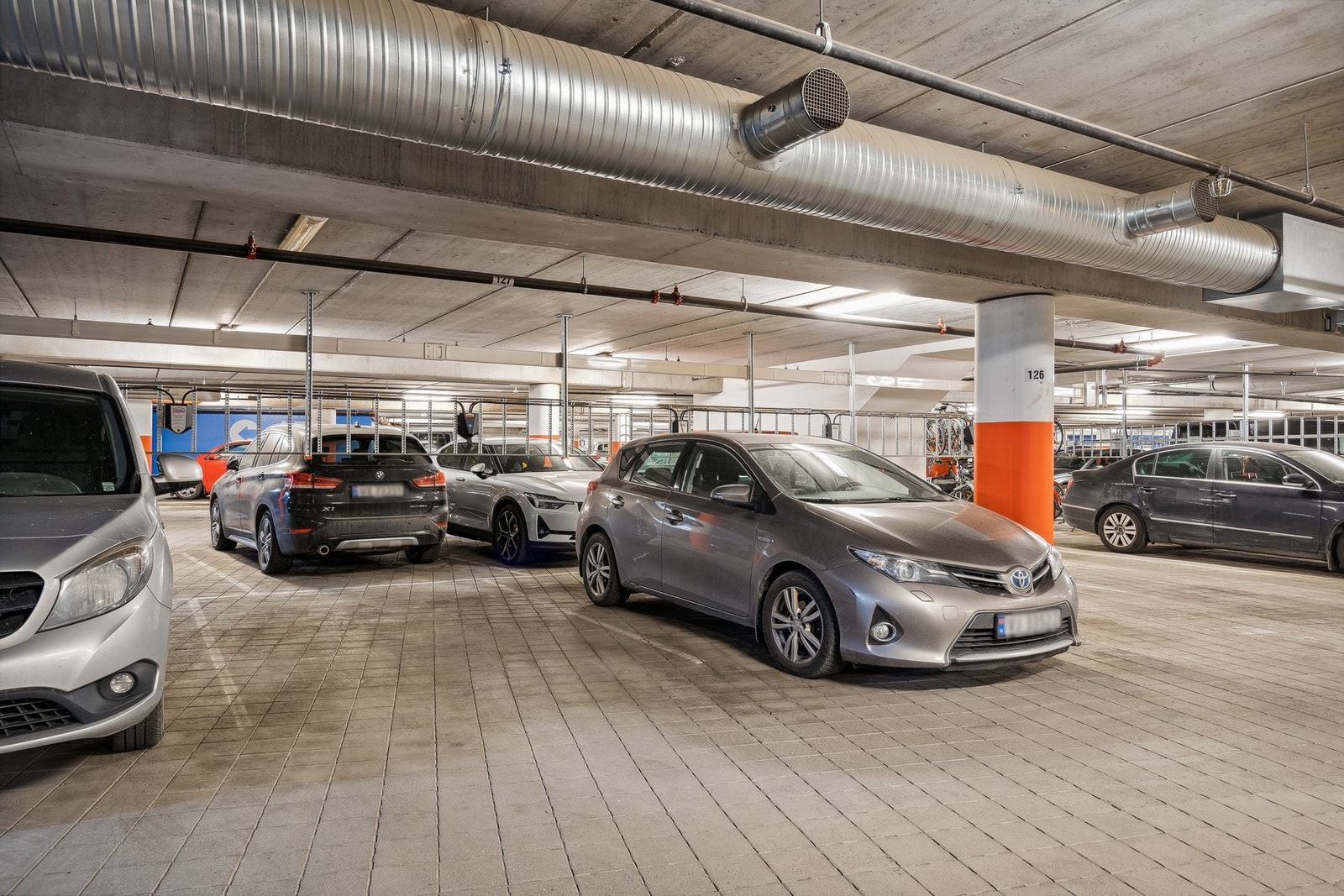 Det medfølger én parkeringsplass i oppvarmet parkeringskjeller. Galleribilde