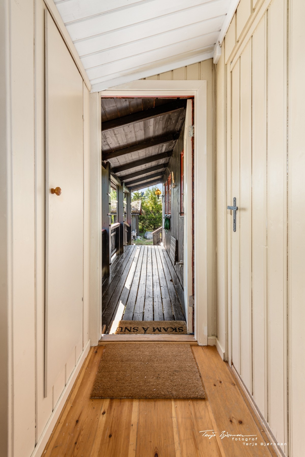 Inngangen med god plass til å henge fra seg Galleribilde