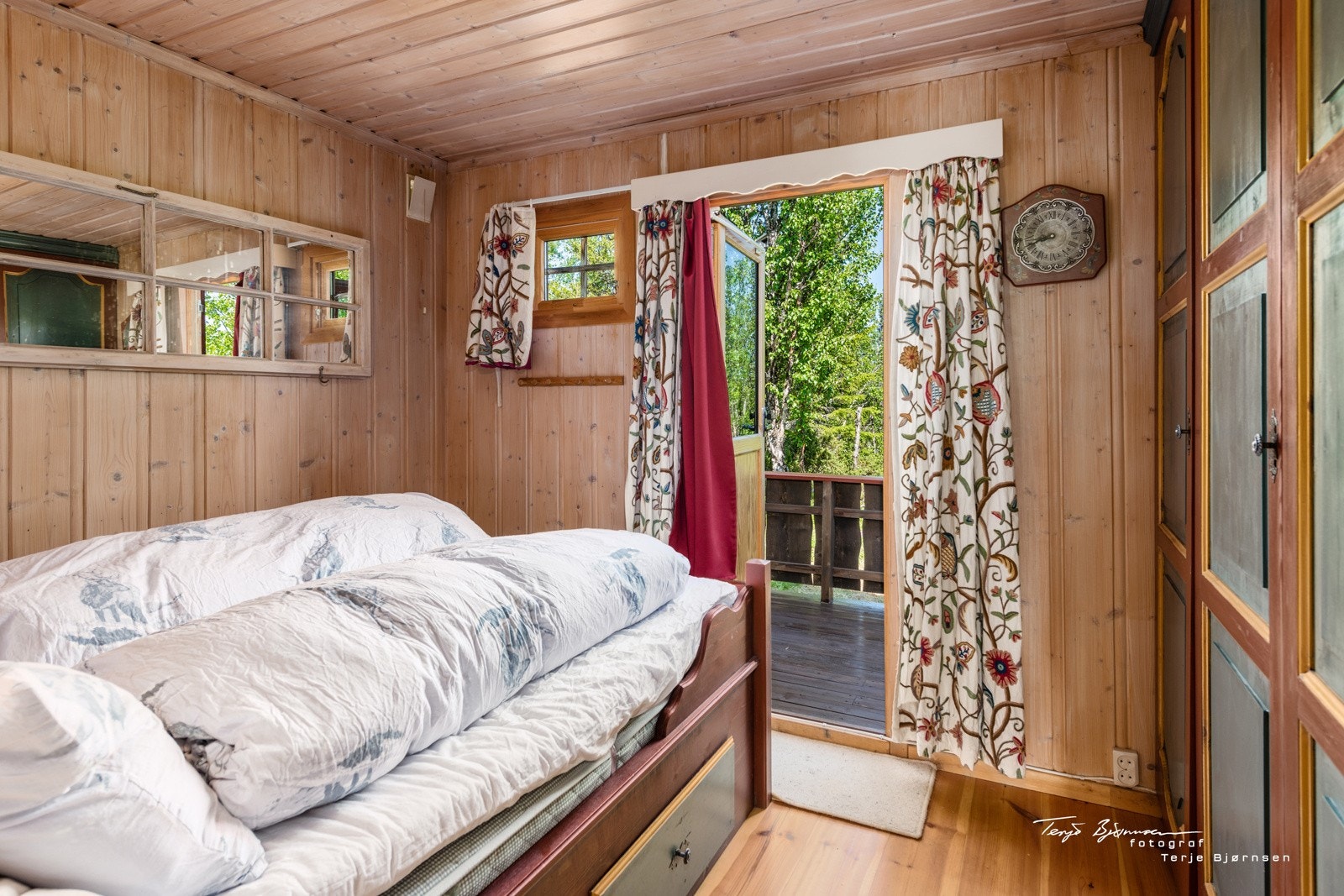 Soverom 1 med utgang til terrasse Galleribilde