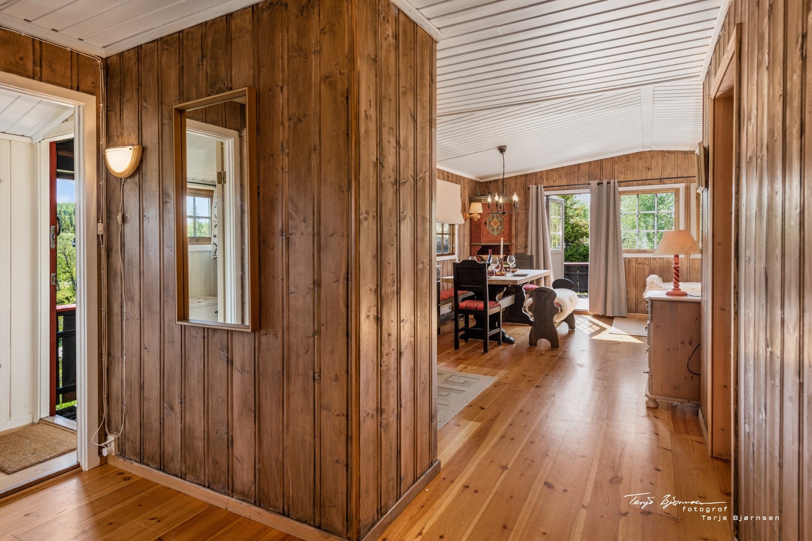 Gangen mot stuen og kjøkkenet Galleribilde