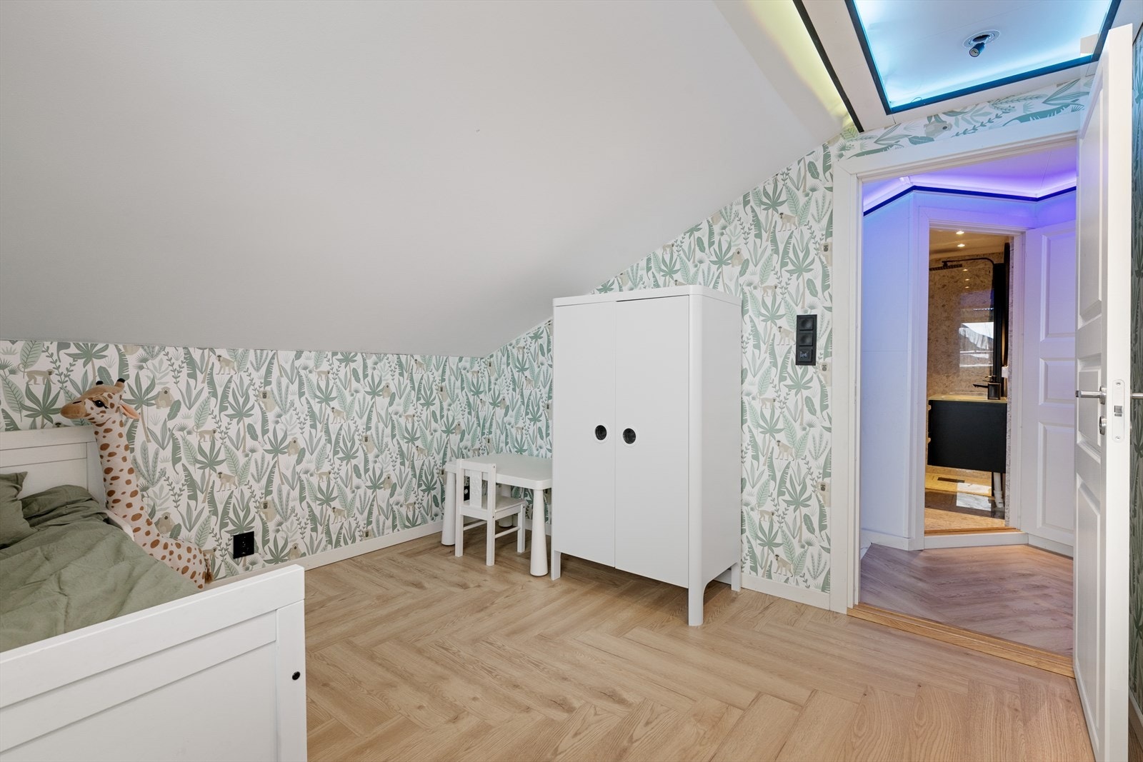 Man finner 3 flotte, nyoppussede rom her oppe, Galleribilde