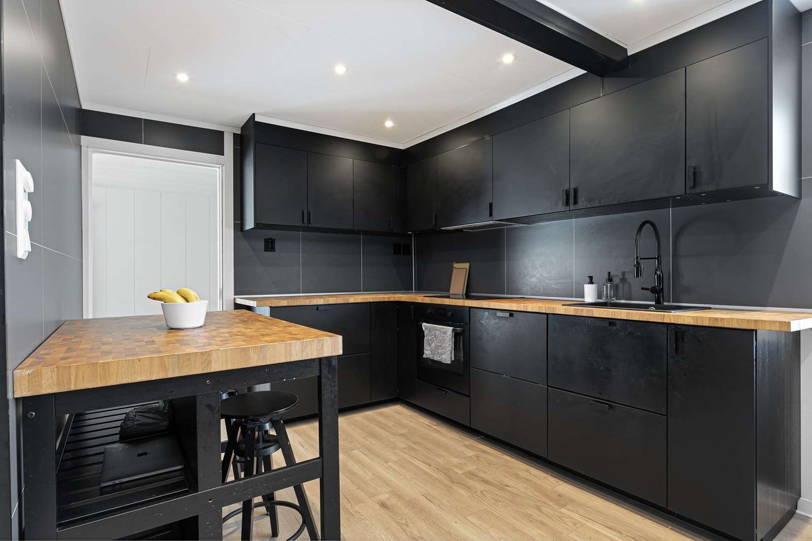 Kjøkkenet ble pusset opp i år, 2023 og er levert fra IKEA. Galleribilde