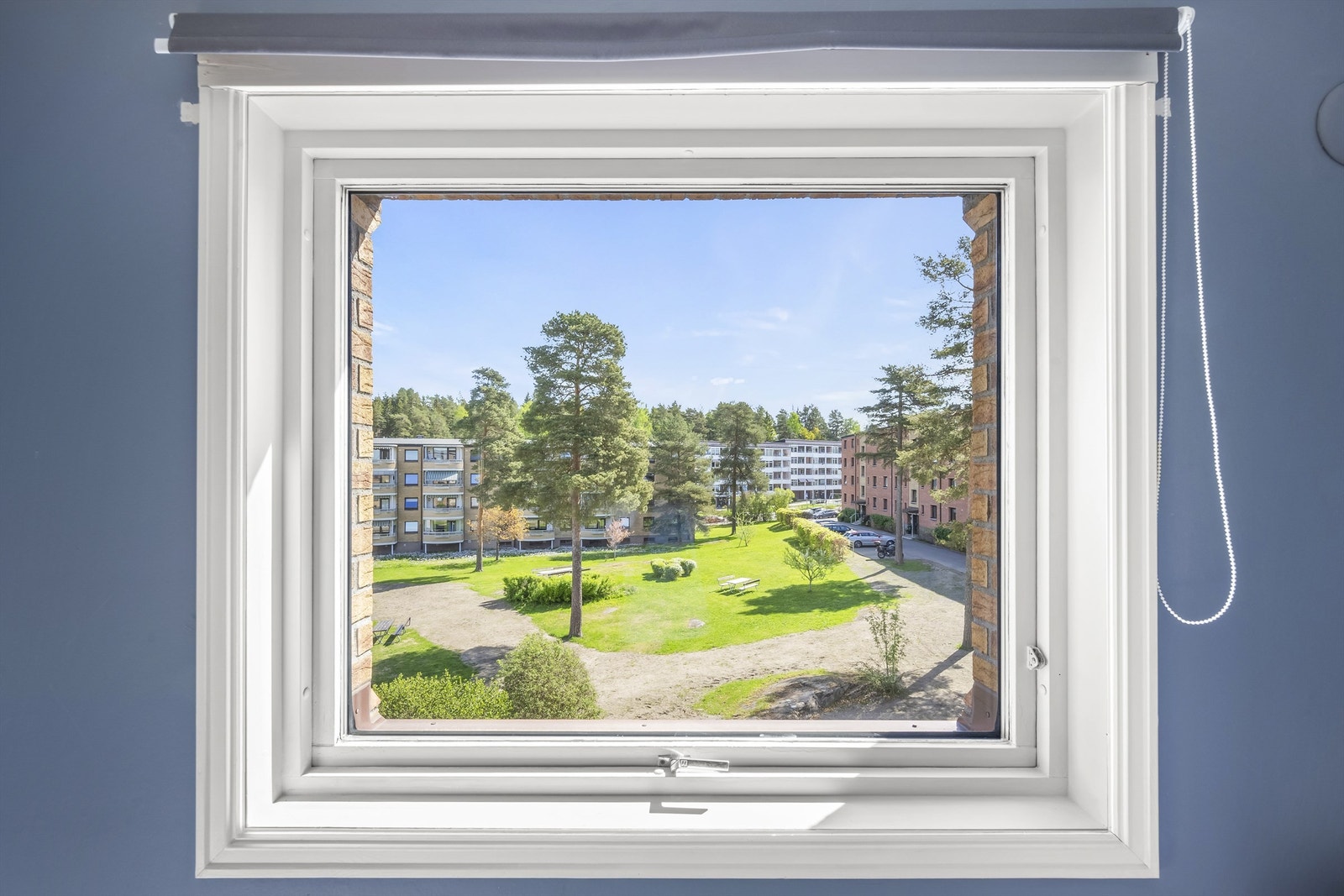 Luftig og fritt utsyn fra hovedsoverom. Galleribilde