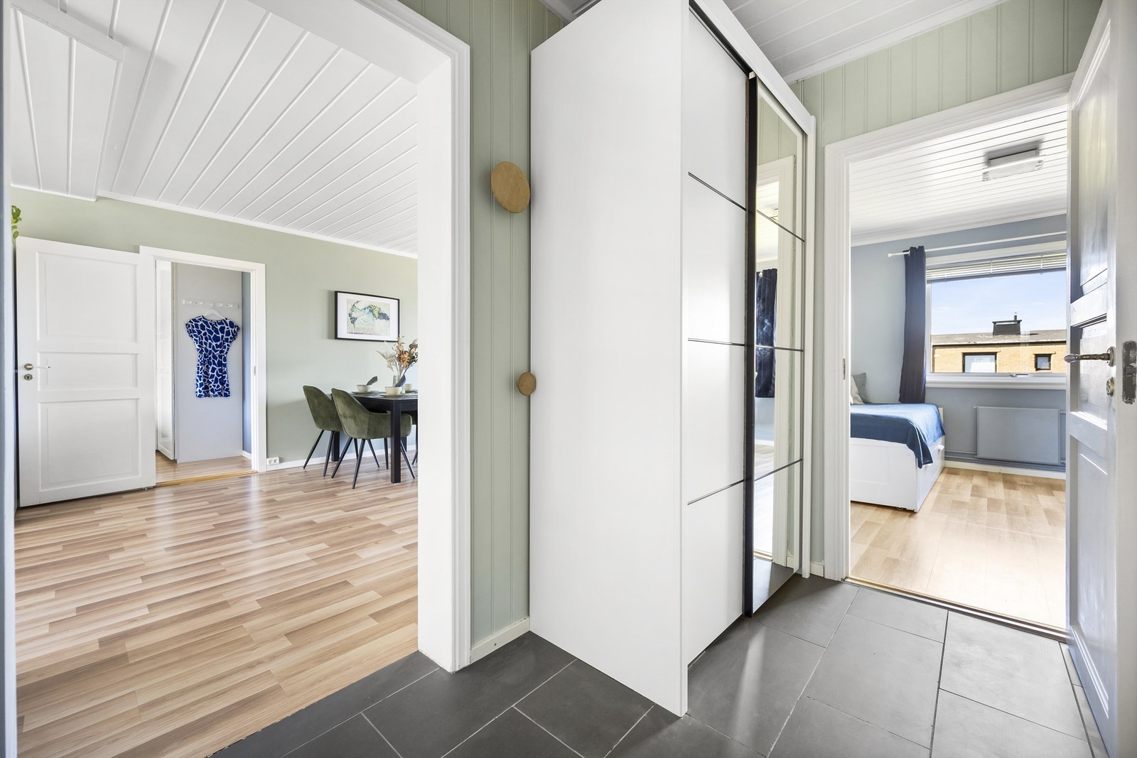 Velkommen inn til lys, og praktisk gang. Galleribilde