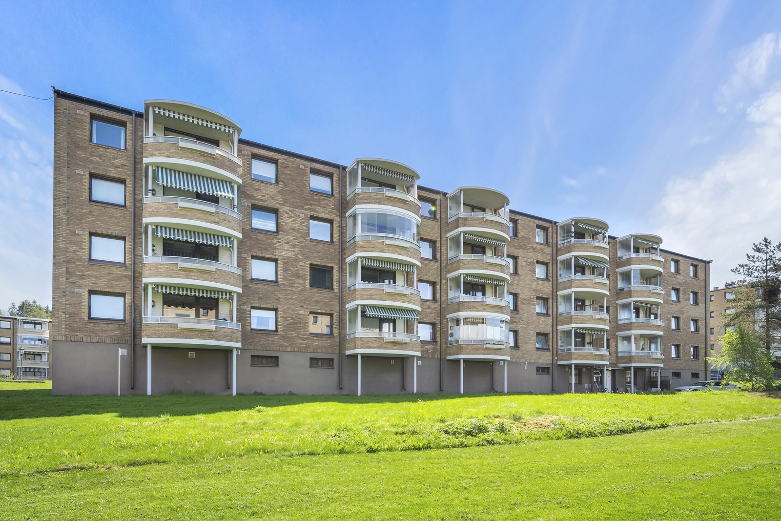 Fasaden sett fra balkonsiden. Galleribilde