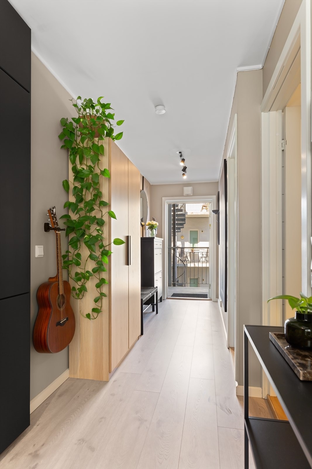 Lys og innbydende gang. Galleribilde