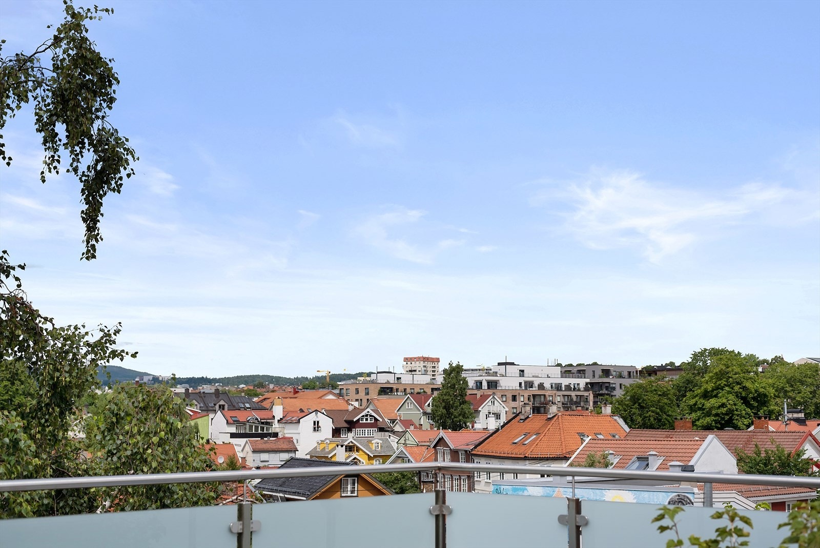 Fra takterrassen har du fantastisk utsikt og sol hele dagen. Galleribilde