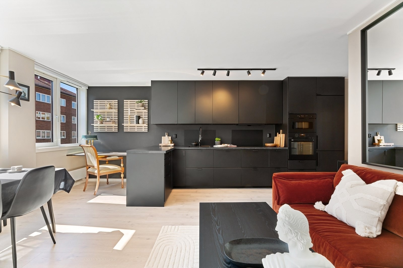 Velkommen til Vardøgata 1 presentert av Marius Kristoffersen ved Nordvik Bygdøy Allé. Galleribilde