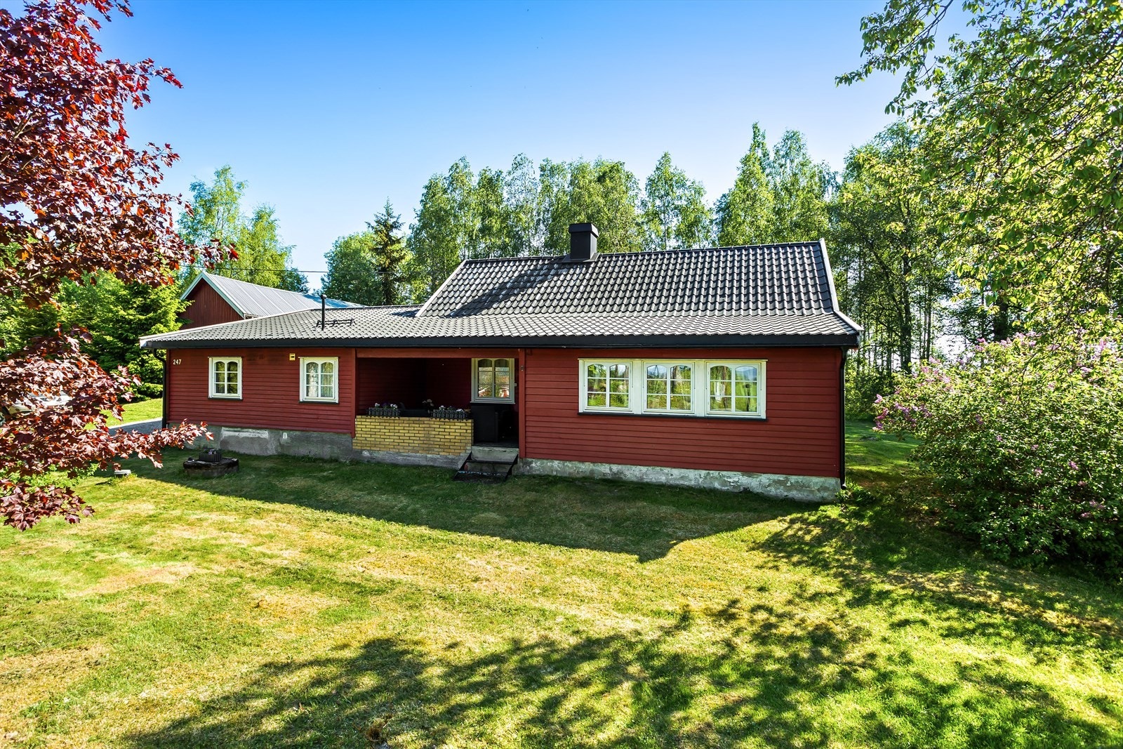 Sjarmerende hus med stor hage Galleribilde