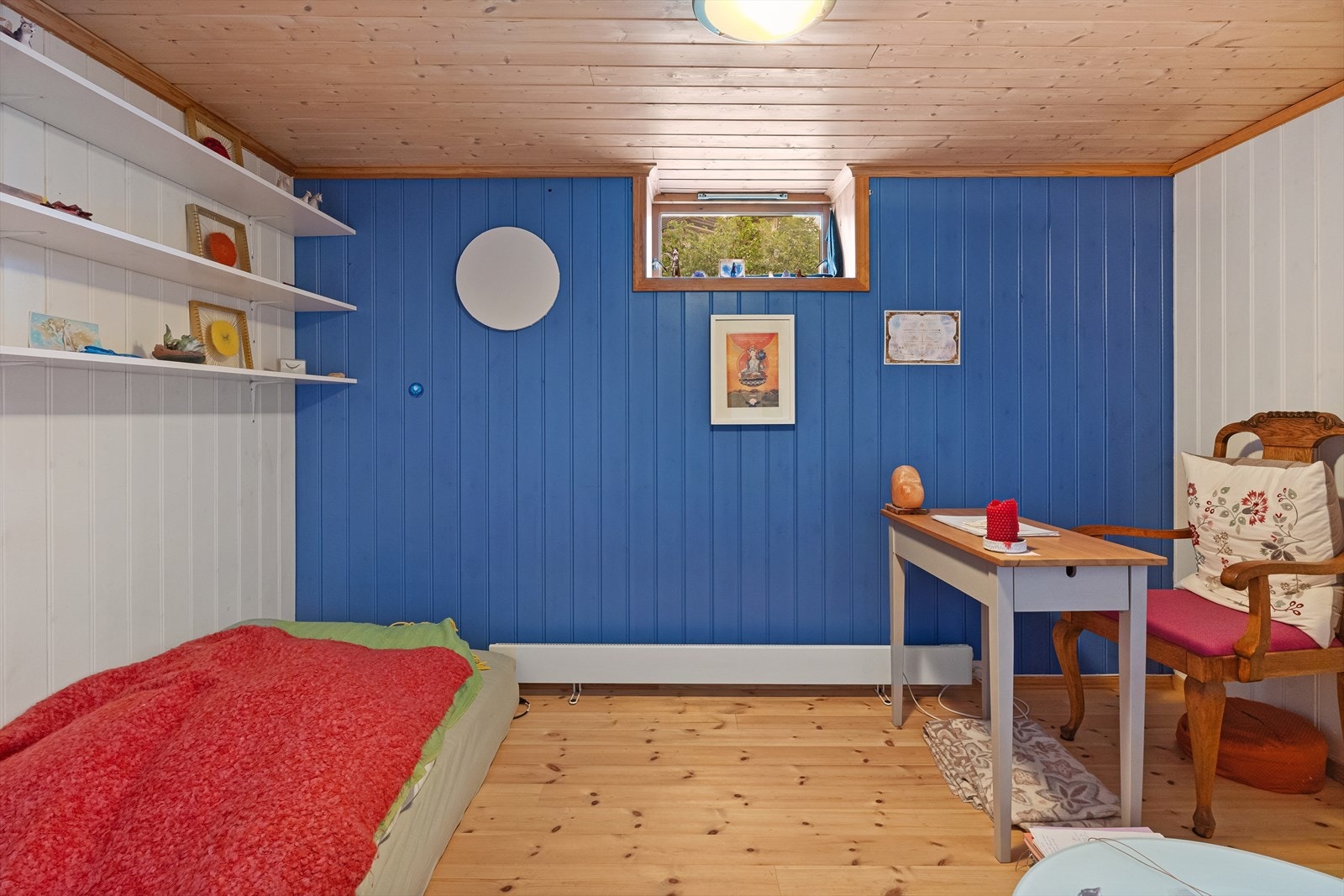 Innredet rom i kjeller brukt som soverom- ikke godkjent som rom for varig opphold Galleribilde