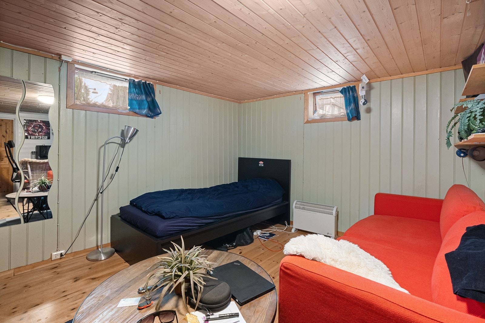 Innredet rom i kjeller- ikke godkjent som rom for varig opphold Galleribilde