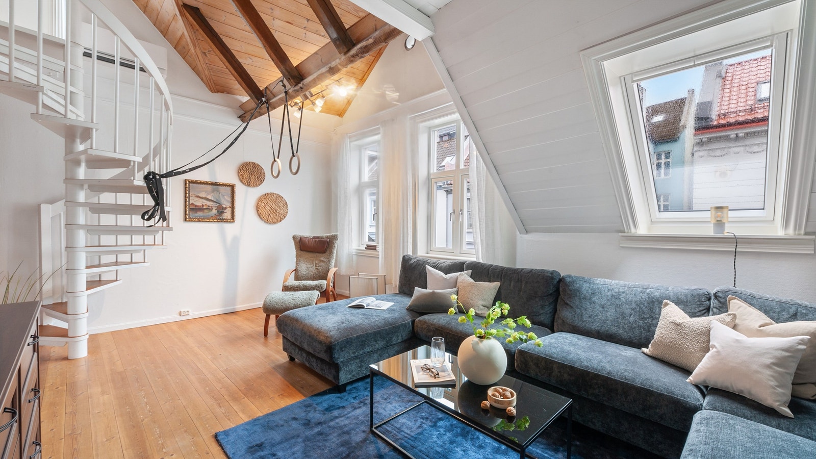 Vindeltrapp til loft med takterrasse Galleribilde