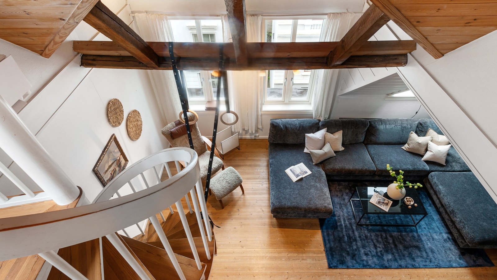 Oversikt fra gang på loft Galleribilde