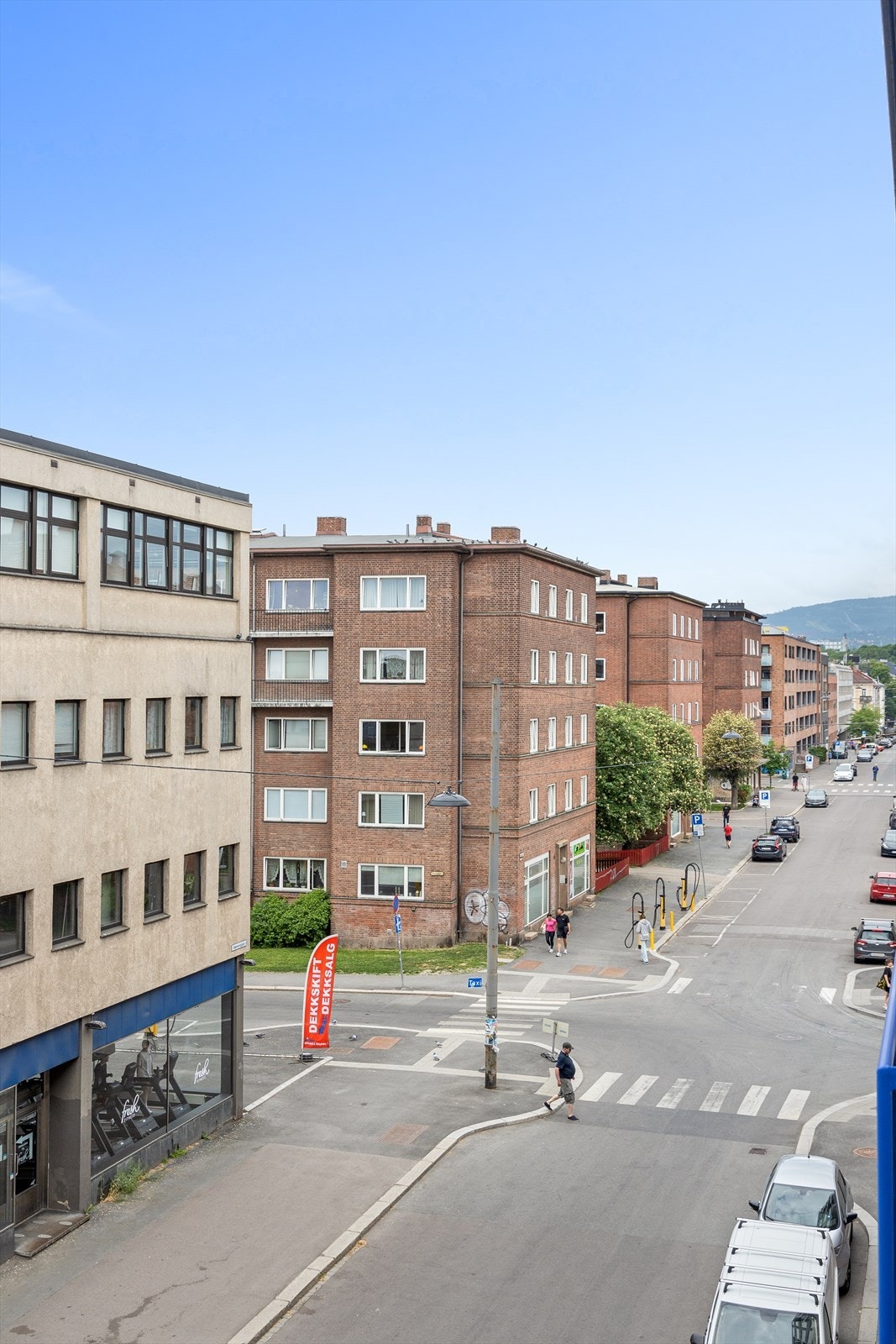 Fra den franske balkongen ser du ned mot historiske Rodeløkka og helt til Midstubakken på klarværsdager. Galleribilde