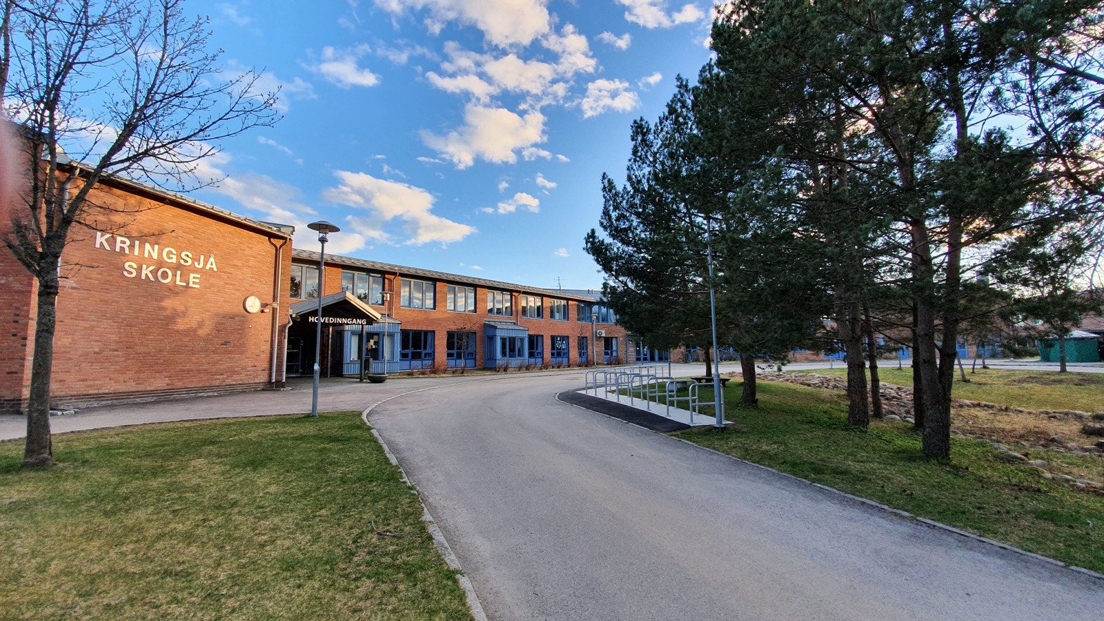 Boligen sogner til Kringsjå barneskole og Nordberg ungdomsskole. Begge skolene ligger i kort gangavstand fra boligen og har praktfull beliggenhet ved marka. Flere barnehager i området. Galleribilde