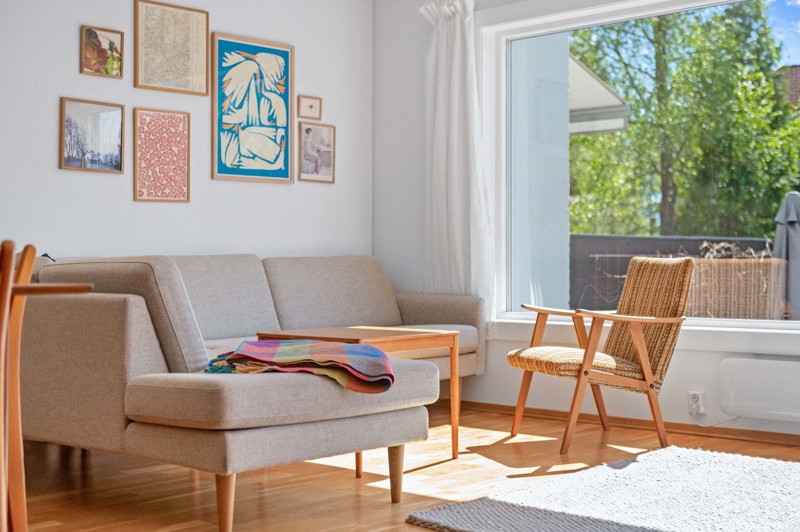 Det er frodig utsyn fra alle vinduer på sommerstid! Galleribilde