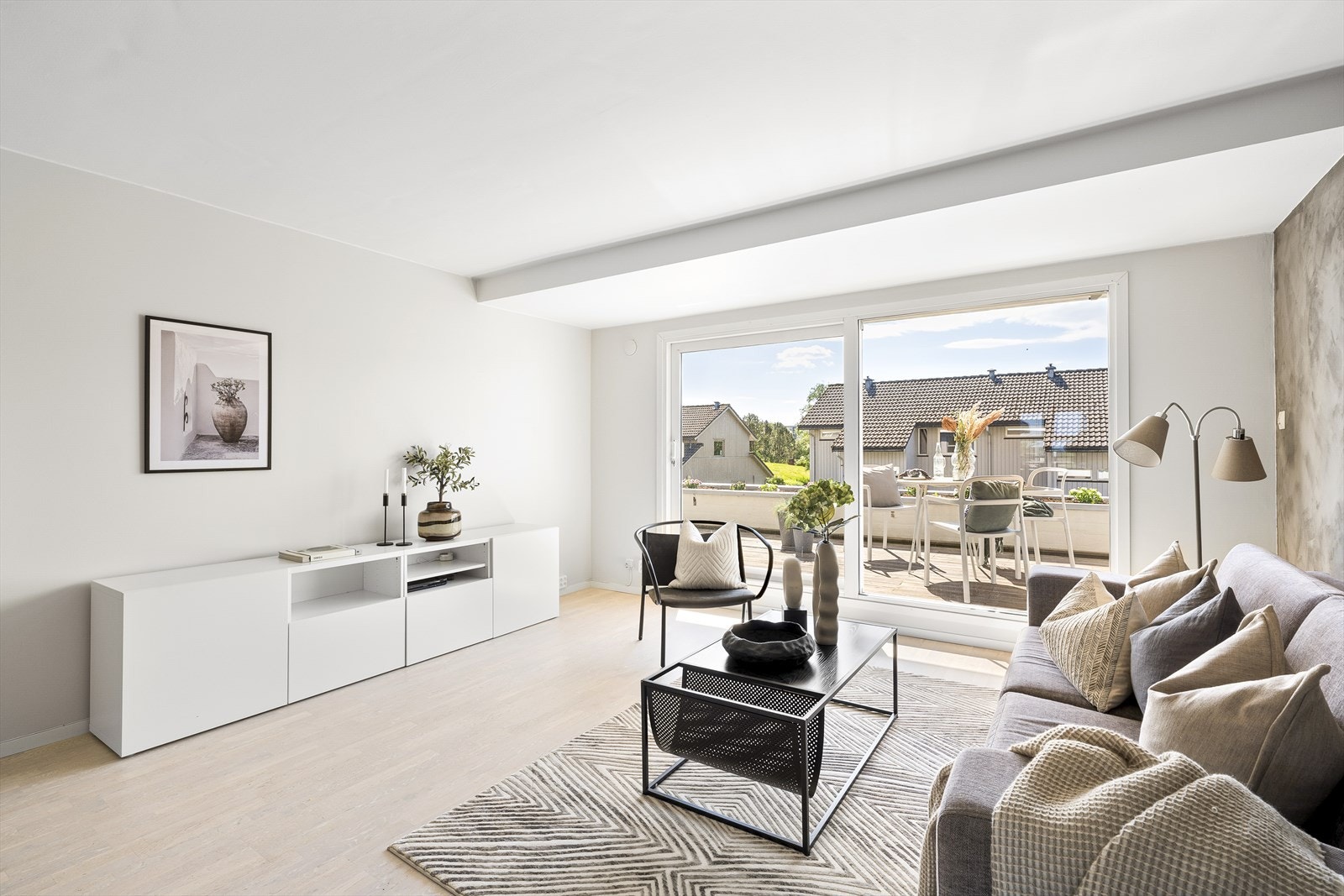 Utgang til balkong fra stue. Galleribilde