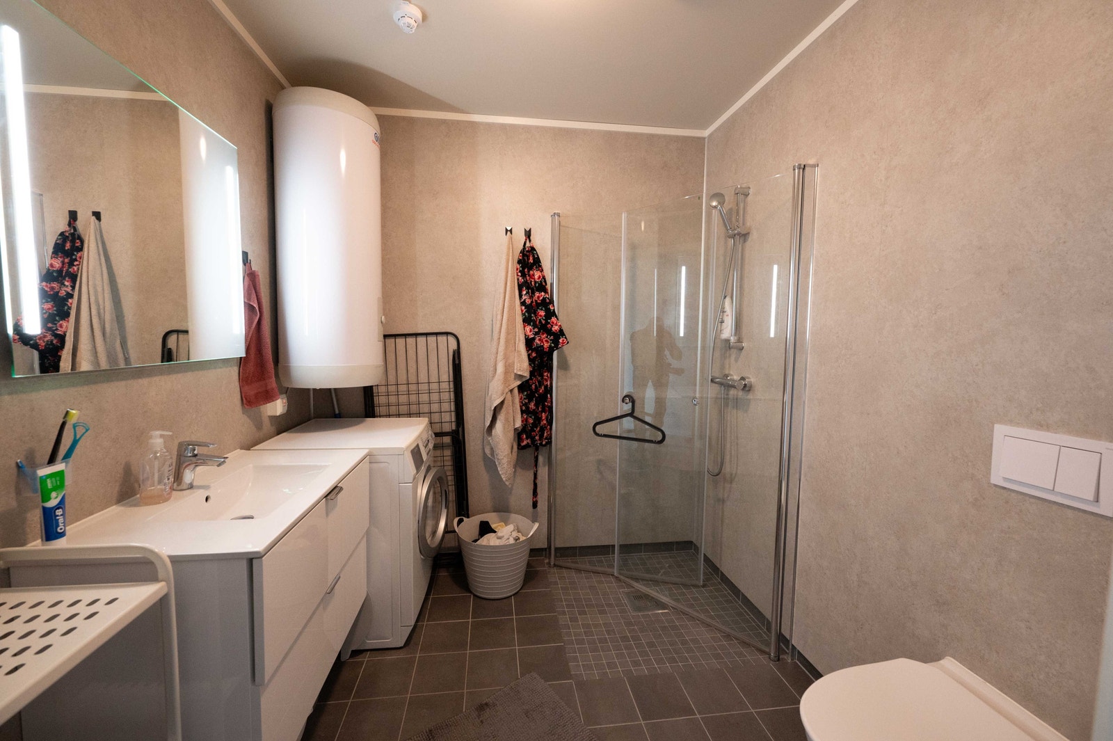 Leiligheten har 2 store bad. Galleribilde