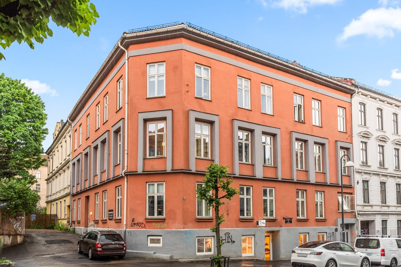 Leiligheten befinner seg i en klassisk bygård med en meget sentral beliggenhet. Galleribilde