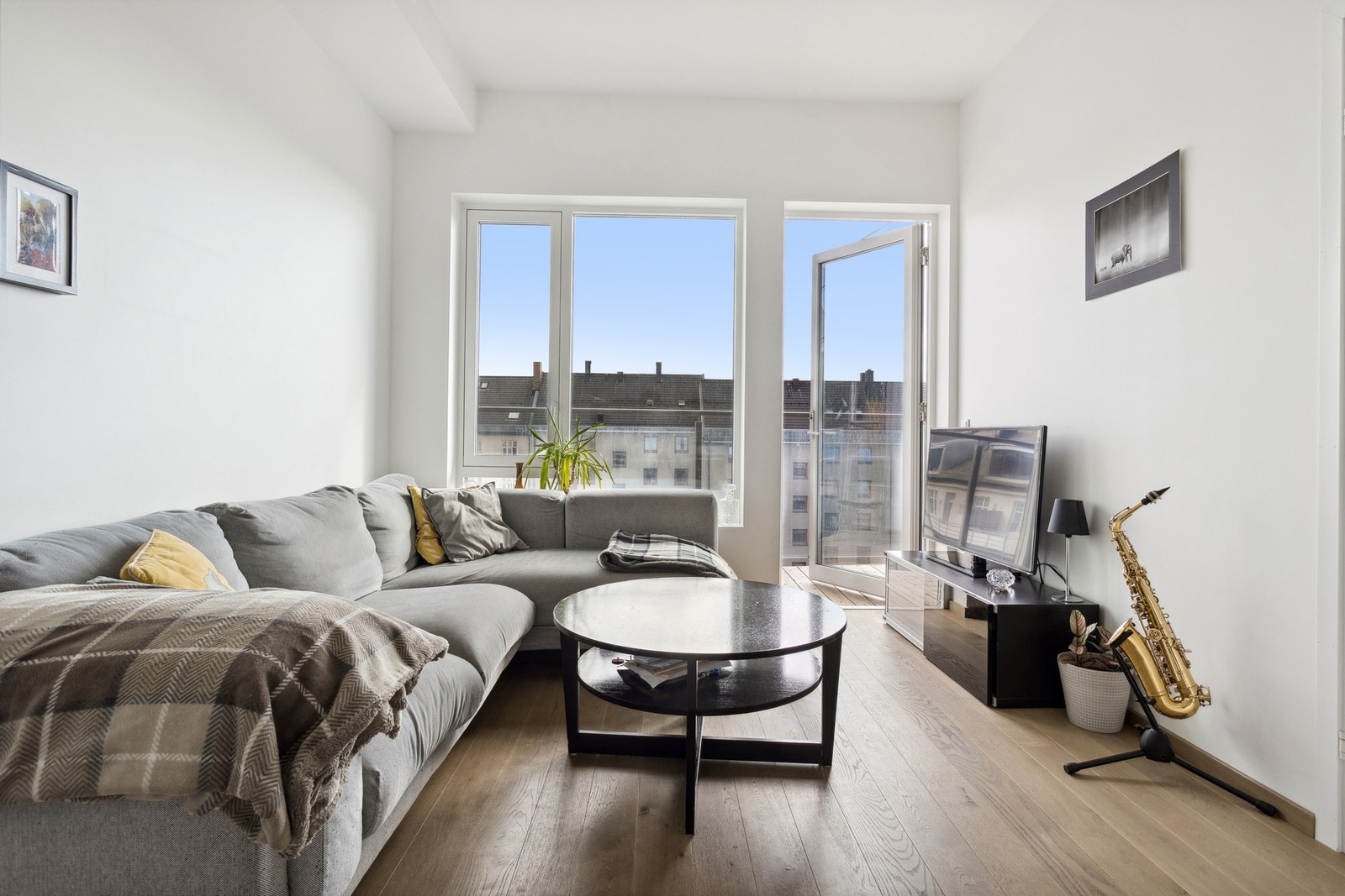 Fra stuen er det utgang til balkong. Galleribilde