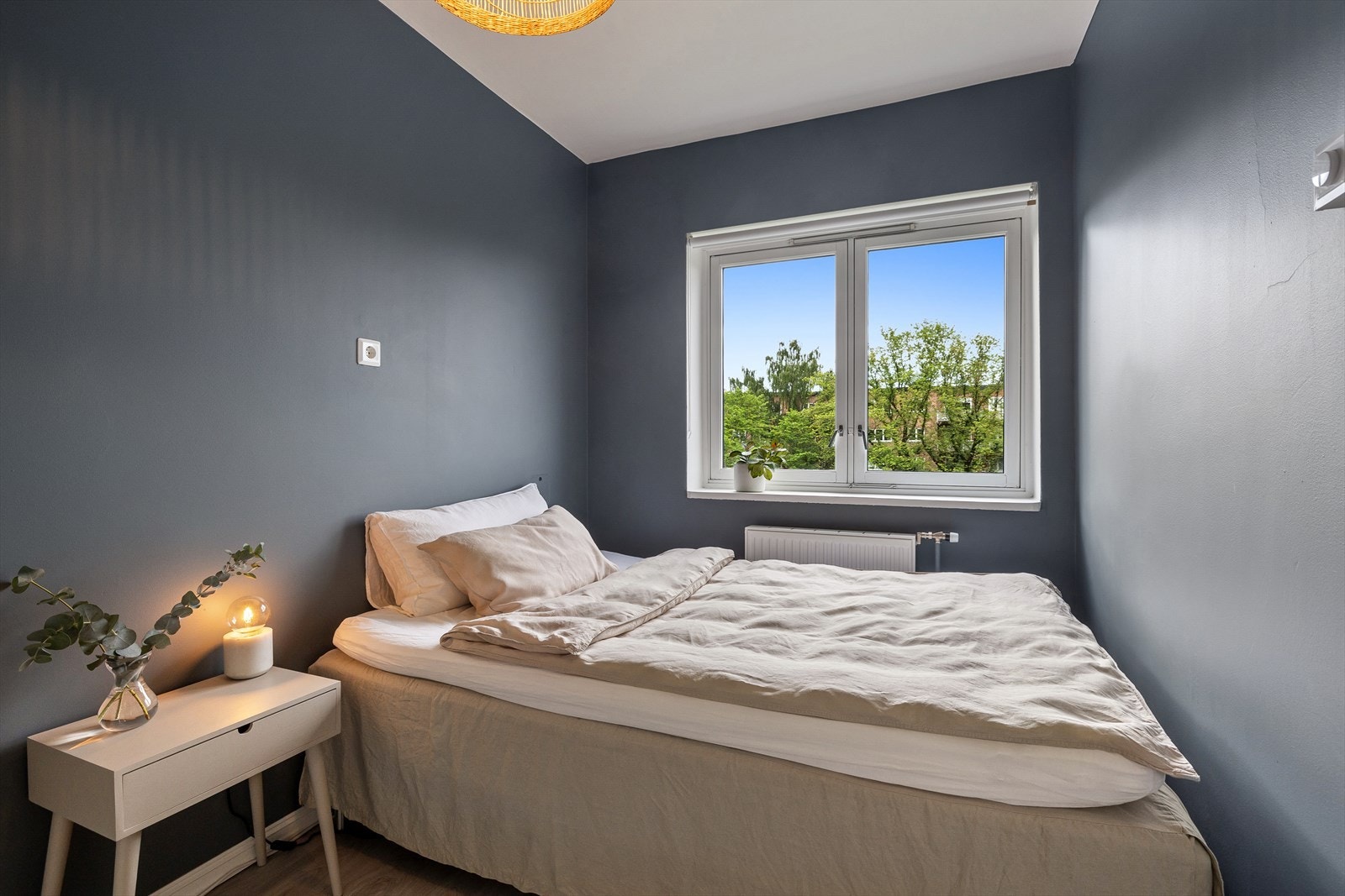 Soverommet vender ut mot rolig område. Galleribilde