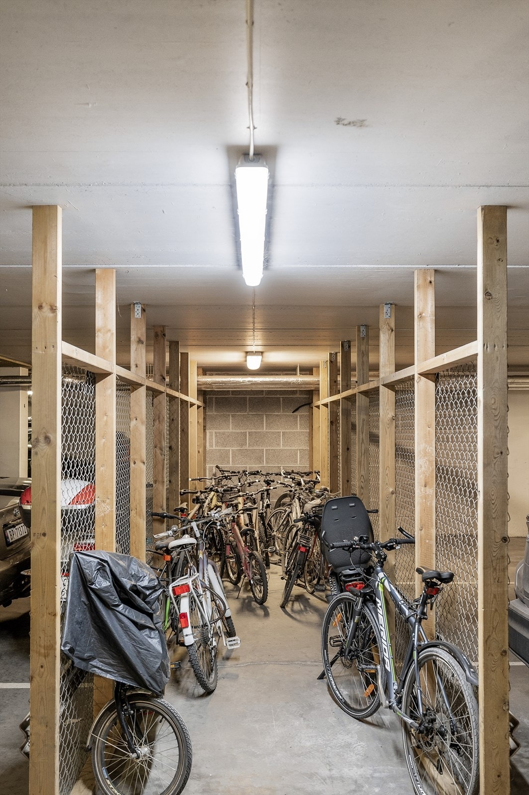 Praktisk bod for trygg oppbevaring av sykkelen din. Galleribilde